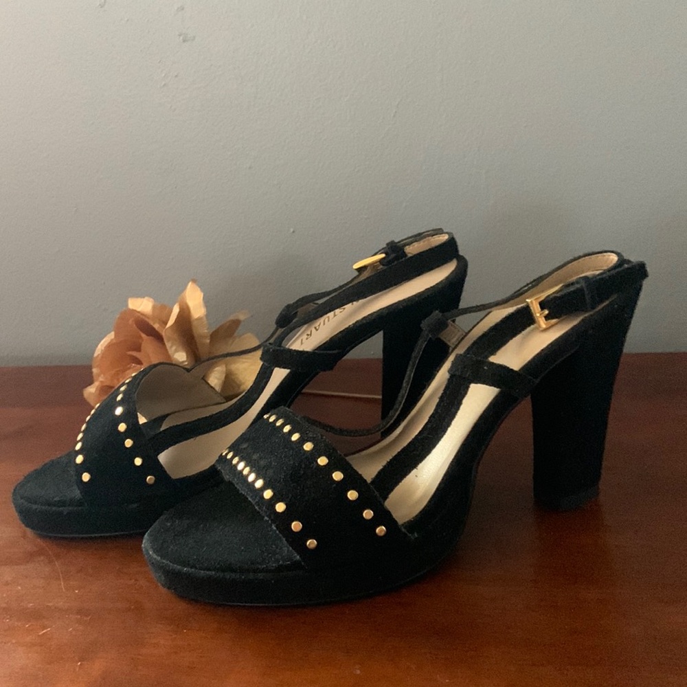 COLIN STUART GENUINE leather black 3 1/2 inch platform sandals. Gold studs. Sz 7
